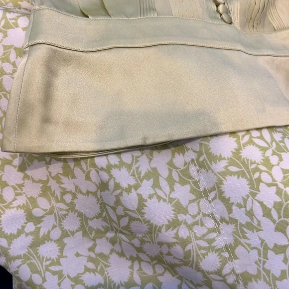 LOFT Light Green Floral A-Line Skirt and Silk Top - Picture 4 of 14